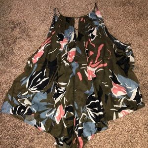 NWOT Tie back Flowy tank